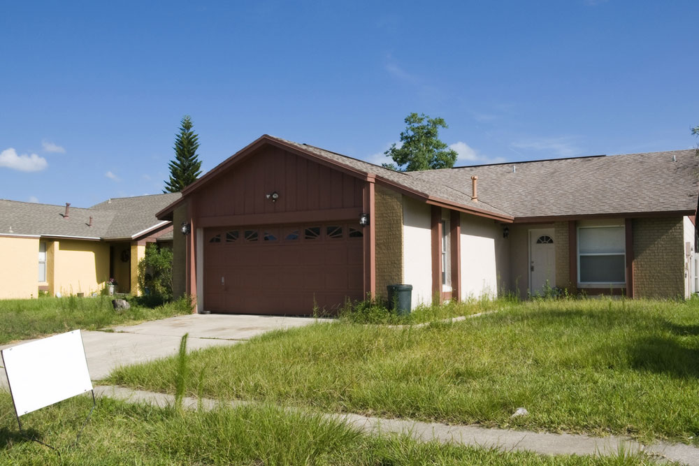 6 things to consider before buying a foreclosed home